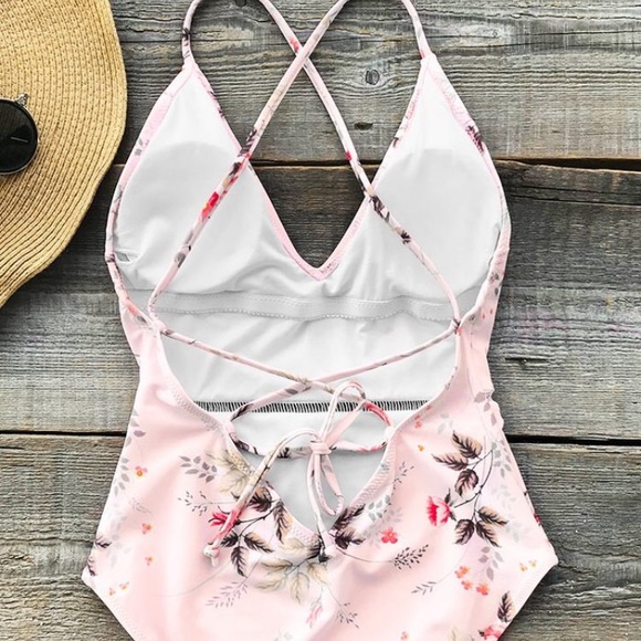 Cupshe Swimsuit - Picture 3 of 6